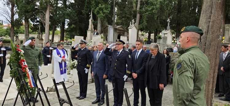 Uoči Dušnog dana i blagdana Svih svetih načelnik Pavličević položio vijenac i zapalio svijeću za sve poginule branitelje i civile u Domovinskom ratu