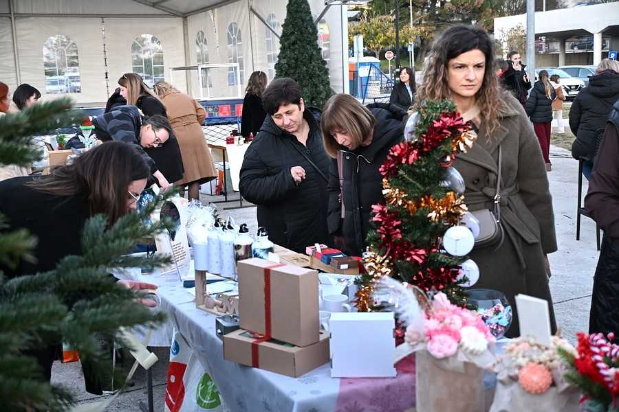 Božićni sajam lokalnih poduzetnika u Pločama