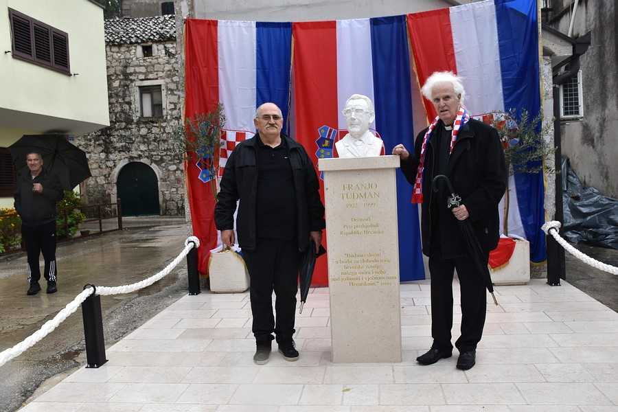 Tuđman je „gigant – najveća figura u povijesti hrvatskoga naroda“.