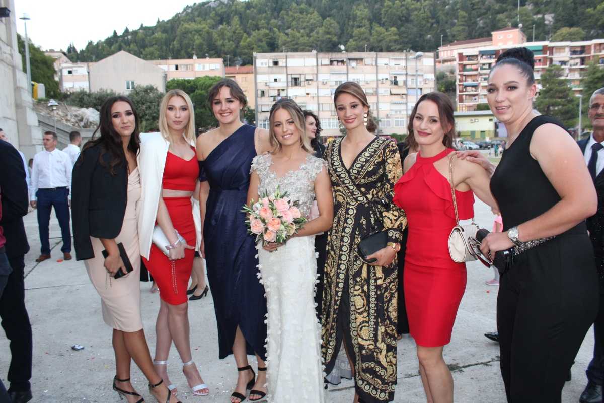 PLOČANSKA RUKOMETNA KRALJICA VOLIM IGRATI RUKOMET I AKO SVE BUDE U REDU, NADAM SE POVRATKU NA TEREN I NAKON TREĆE TRUDNOĆE