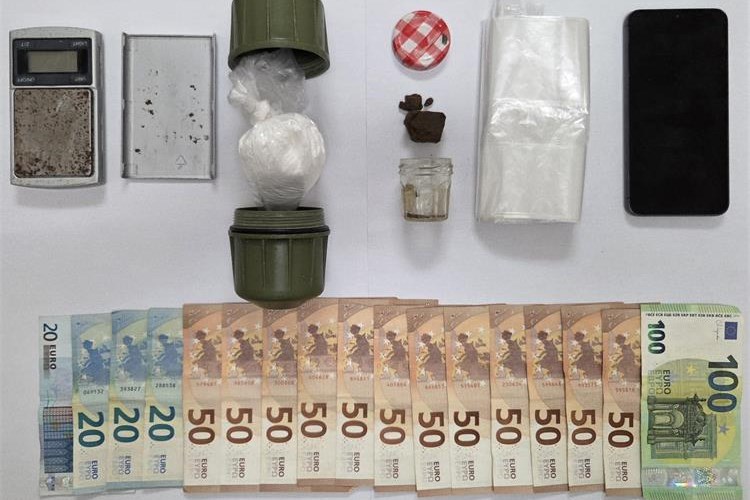 Metkovska policija pretragom kuće pronašla kokain, digitalnu vagu i novac