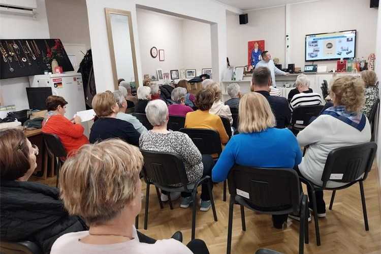 Prometna policija edukacijom obuhvatila i umirovljenike