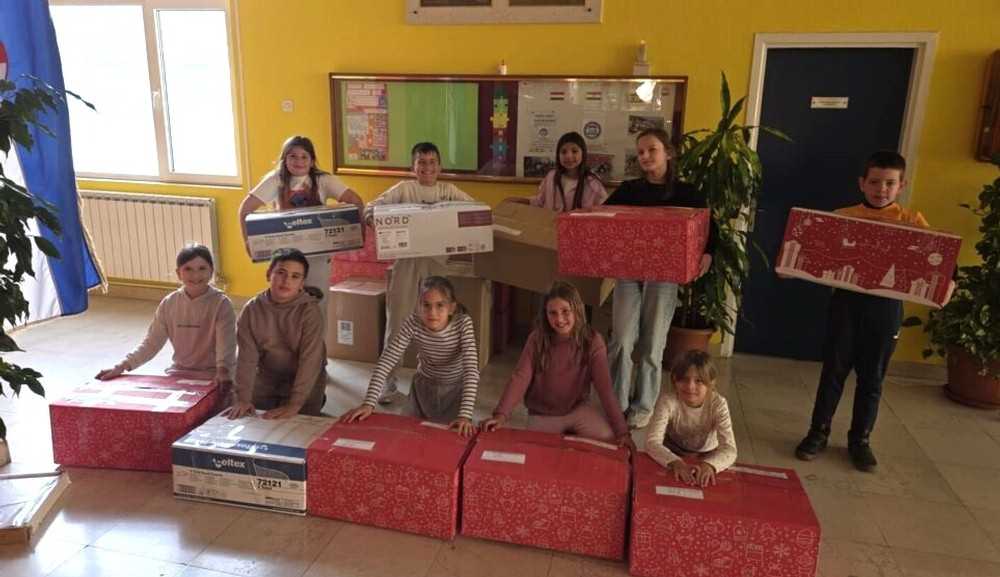 Osnovna škola Vladimir Nazor Ploče darovala igračke za dječje osmijehe