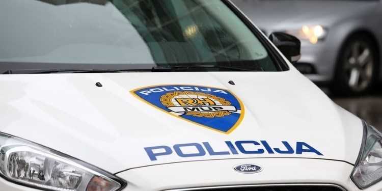 Stonska policija u zasjedi uhitila “lažne policajce” koji su pokušali prevariti staricu za 9.200 eura