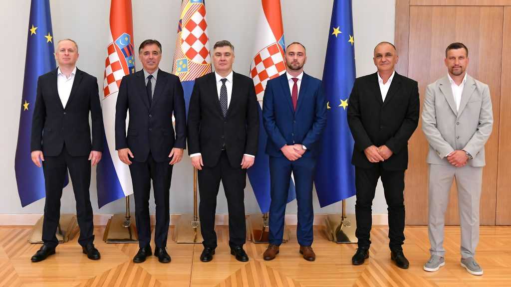 Predsjednik Milanović primio izaslanstvo Udruge lađara Neretve i prihvatio pokroviteljstvo nad 29. Maratonom lađa
