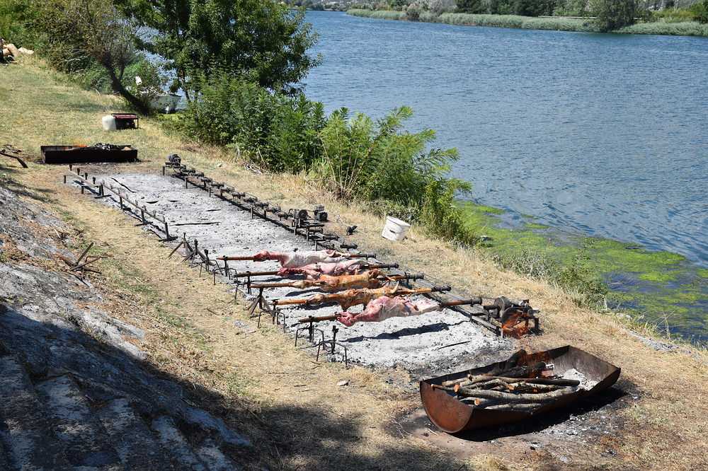 Svi su došli zbog pečene janjetine, a onda su ugledali cjenik: ‘Ma je li moguće da toliko košta?‘
