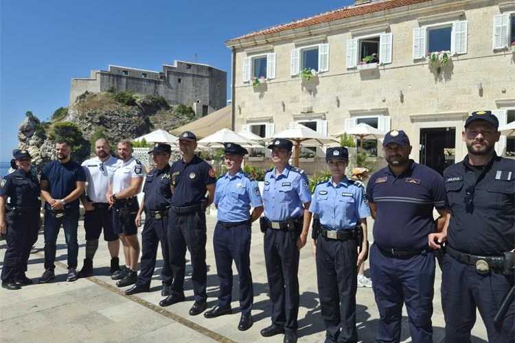 I ove godine strani policijski službenici u Dubrovniku brinu o sigurnosti građana i turista sa svojim hrvatskim kolegama