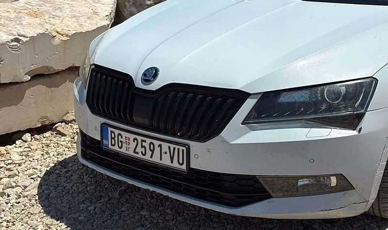 Provokacija na Korčuli?! Otočani bijesni zbog tablice na beogradskom autu, zvali policiju, potjeran je s otoka