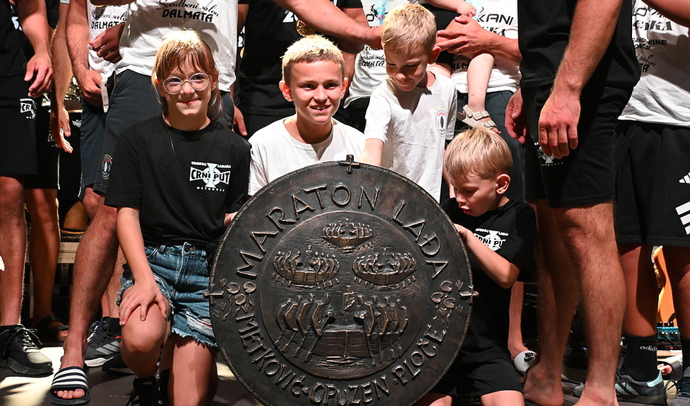 29. Maraton lađa na Neretvi NERETVA SLAVI SVOJE PRVAKE, DOMAGOJEV ŠTIT JE TU