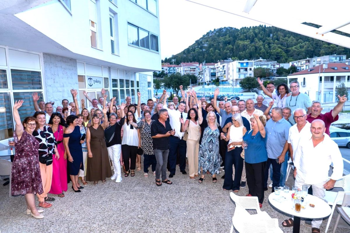 PLOČANSKI MATURANTI GENERACIJE 1985./86. OBILJEŽILI 40 GODINA MATURE!