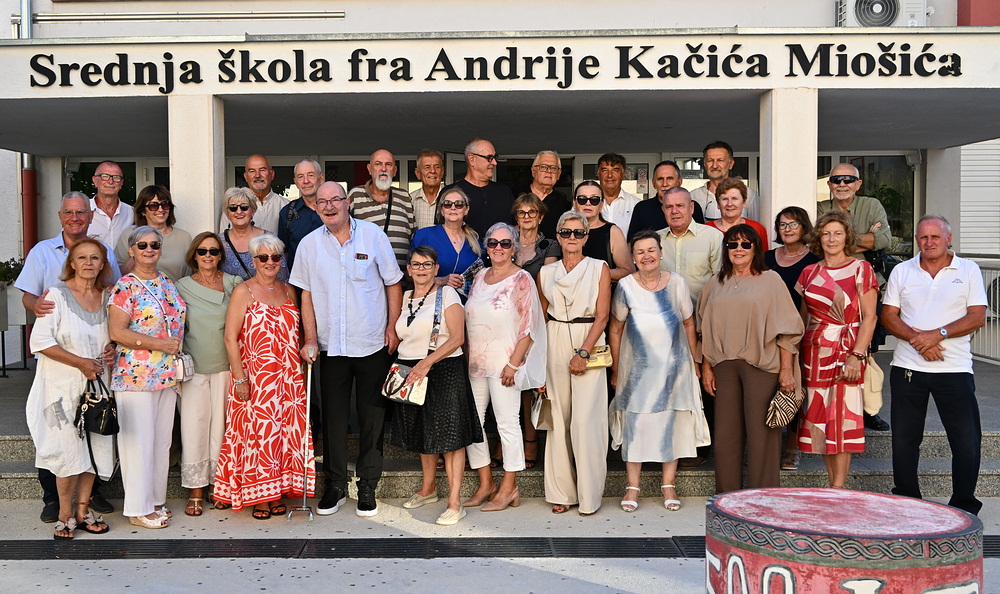 50 GODINA! Pločanski gimnazijalci obilježili poseban trenutak u svojim životima!