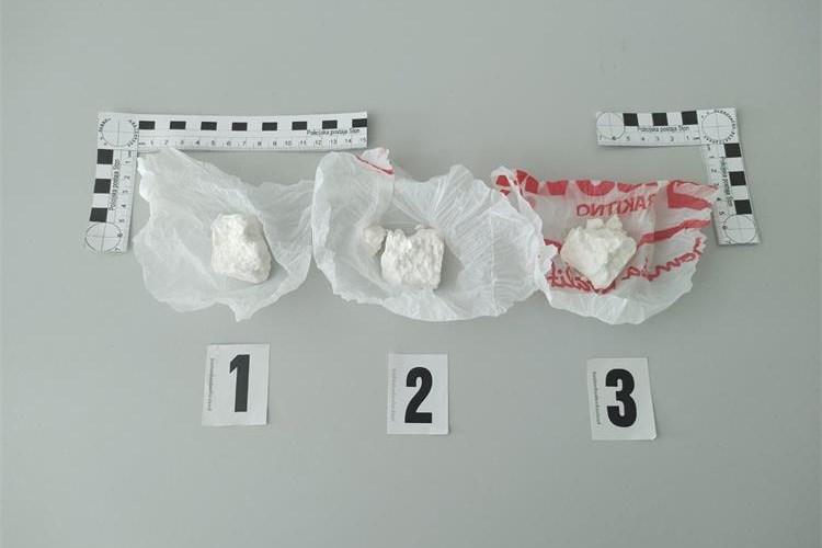 Tijekom ove turističke sezone droga pronađena kod 325 osoba, a 20 osoba kazneno je prijavljeno zbog distribucije droge