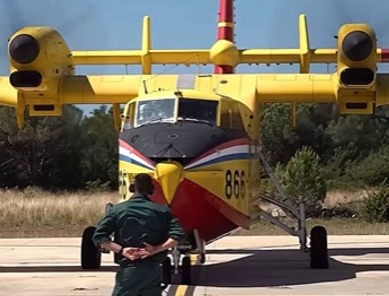 Ovo su kanaderi koji su spašavali Omiš, Pelješac, Dugi Otok: ‘Dajte ljudima bonus na kraju sezone!‘