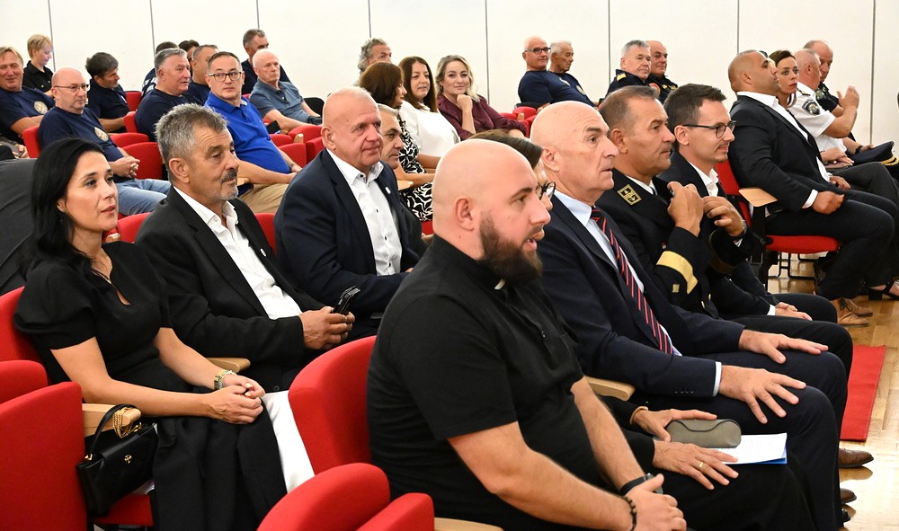ZELENA TABLA: IZ PLOČA JE POSLANA PORUKA DA HRVATSKA MOŽE OBRANITI SVOJU SLOBODU