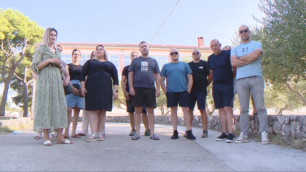 BOJKOTIRAJU NASTAVU ZBOG PROBLEMATIČNE UČITELJICE: “Ona spava na satu, a kad ju probude…”