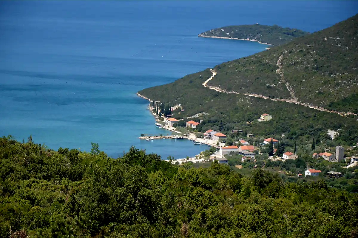 Potpisan ugovor s izvođačem radova; kreće izgradnja i uređenje pristana u luci Brijesta