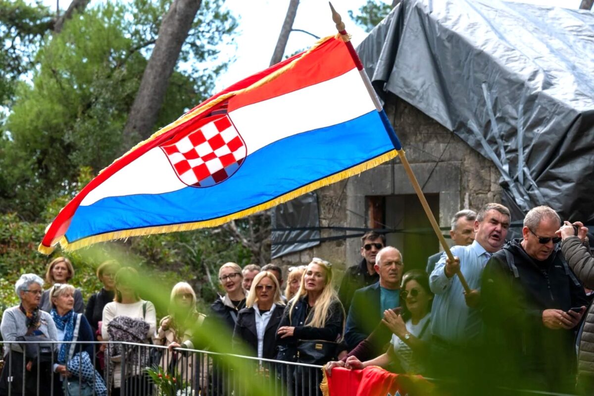 53 POGUBLJENIH: Odana počast nevinim žrtvama na Daksi